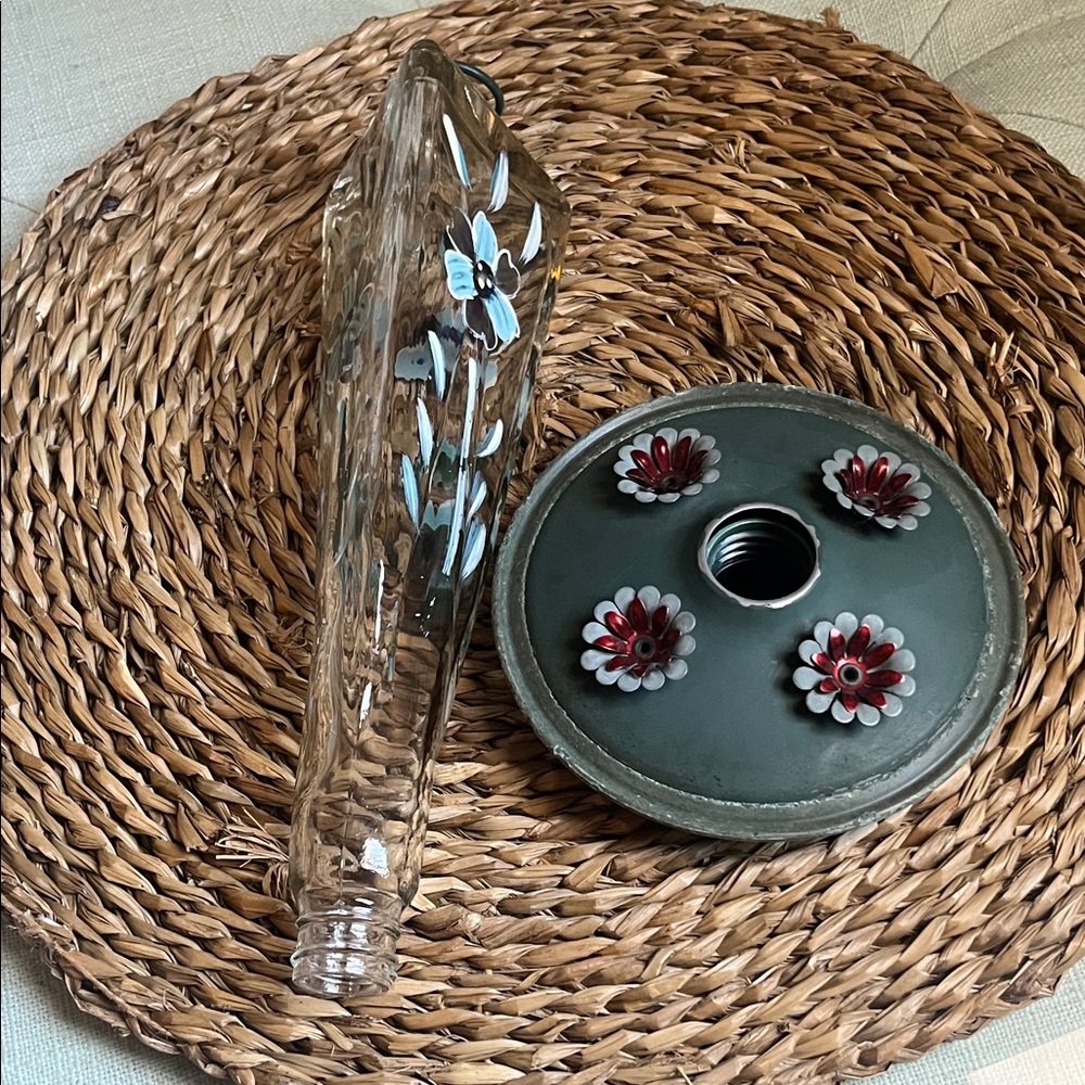 Vintage Hummingbird Feeder Hand-Blown and Hand-Painted Glass Vesal Metal base - Picture 7 of 9